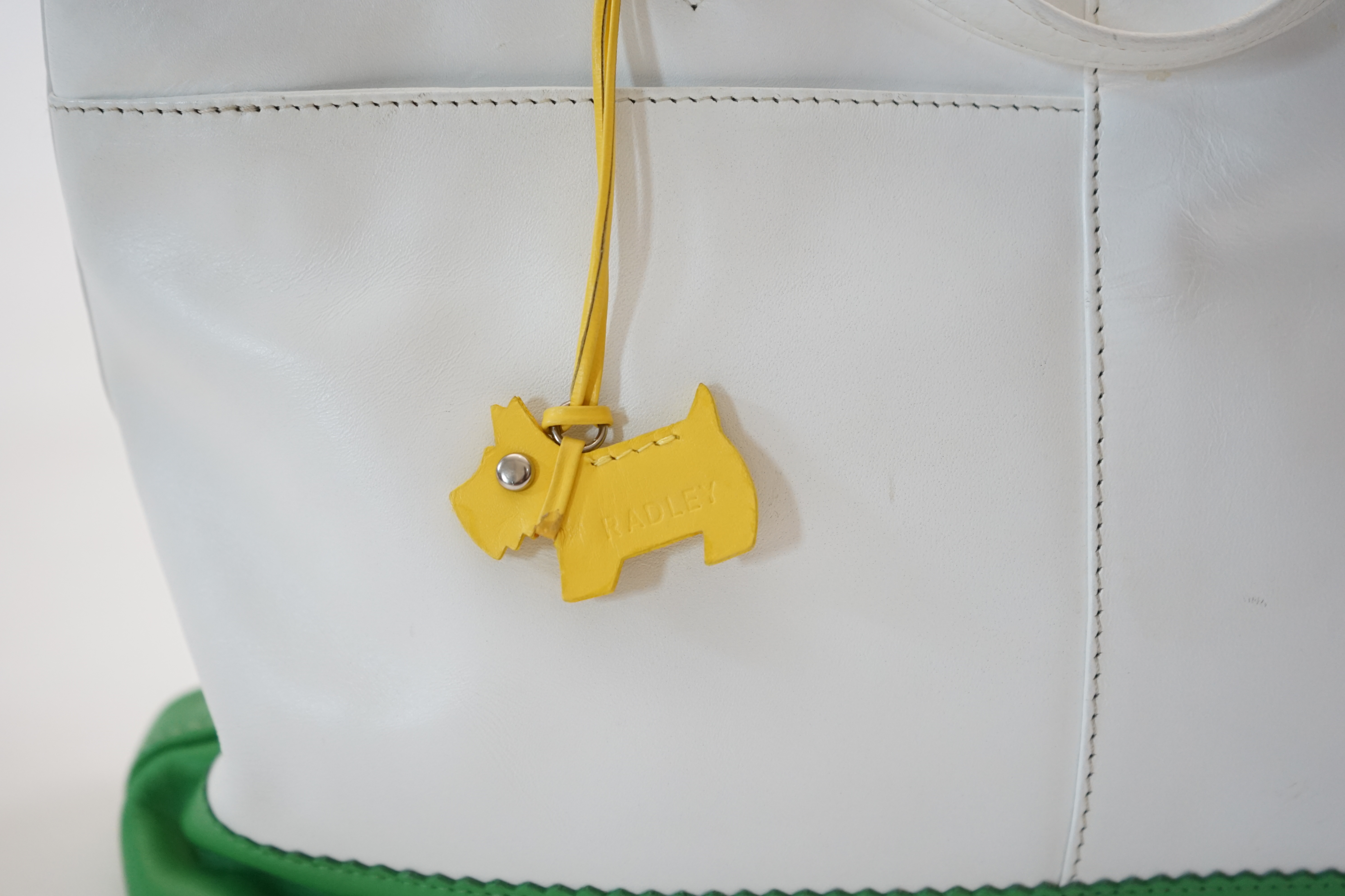 A Radley white 'Radley's Garden' leather grab bag 2004, width 30cm, depth 8cm, height 18cm